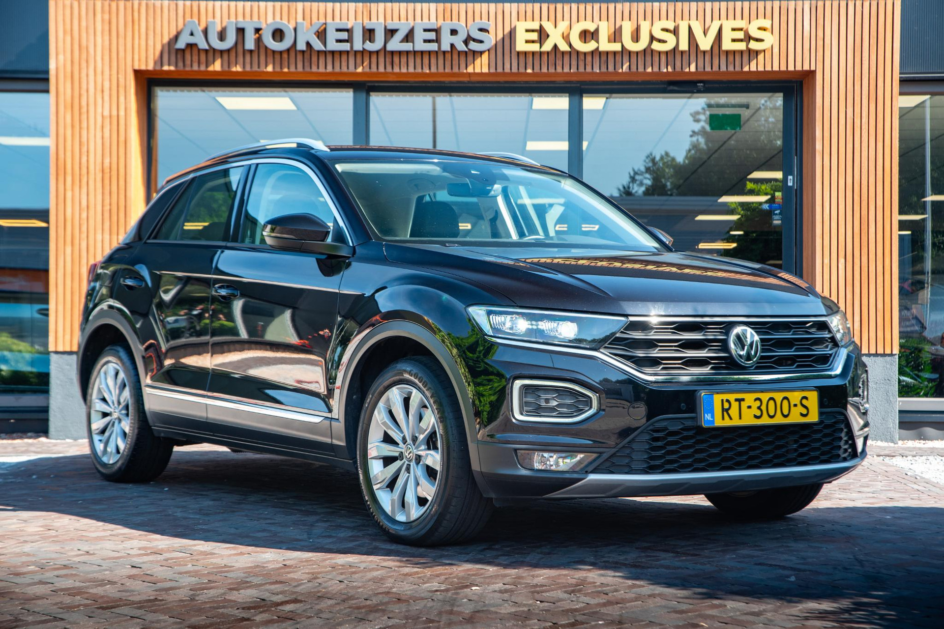 Volkswagen T-Roc 2.0 TSI 4Motion Sport 2018 Deep black pearl 1