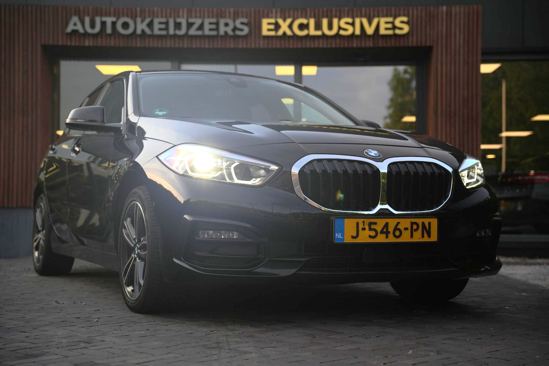 BMW 1-serie 118i Executive Edition 2020 Schwarz ii 1
