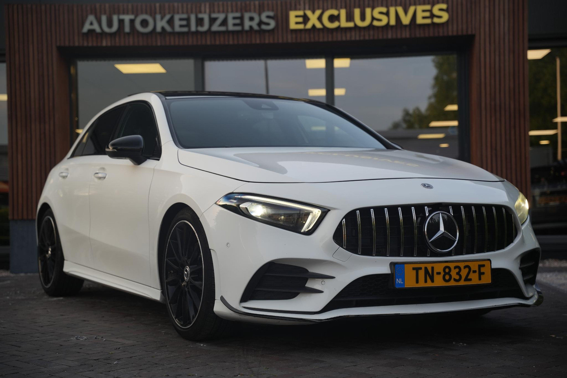 Mercedes-Benz A-Klasse 200 Launch Edition Premium Plus 2018  1