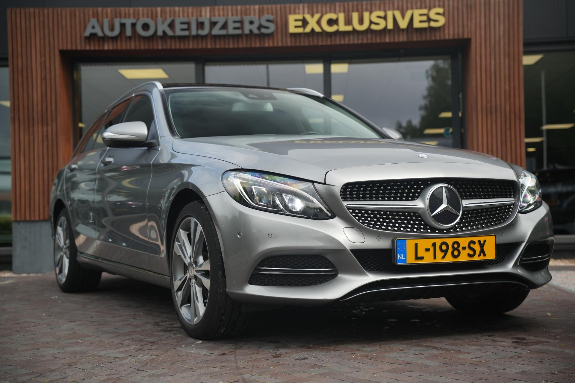 Mercedes-Benz C-Klasse Estate 180 2015 PALLADIUM SILVER METALLIC PAINT (792U) 1