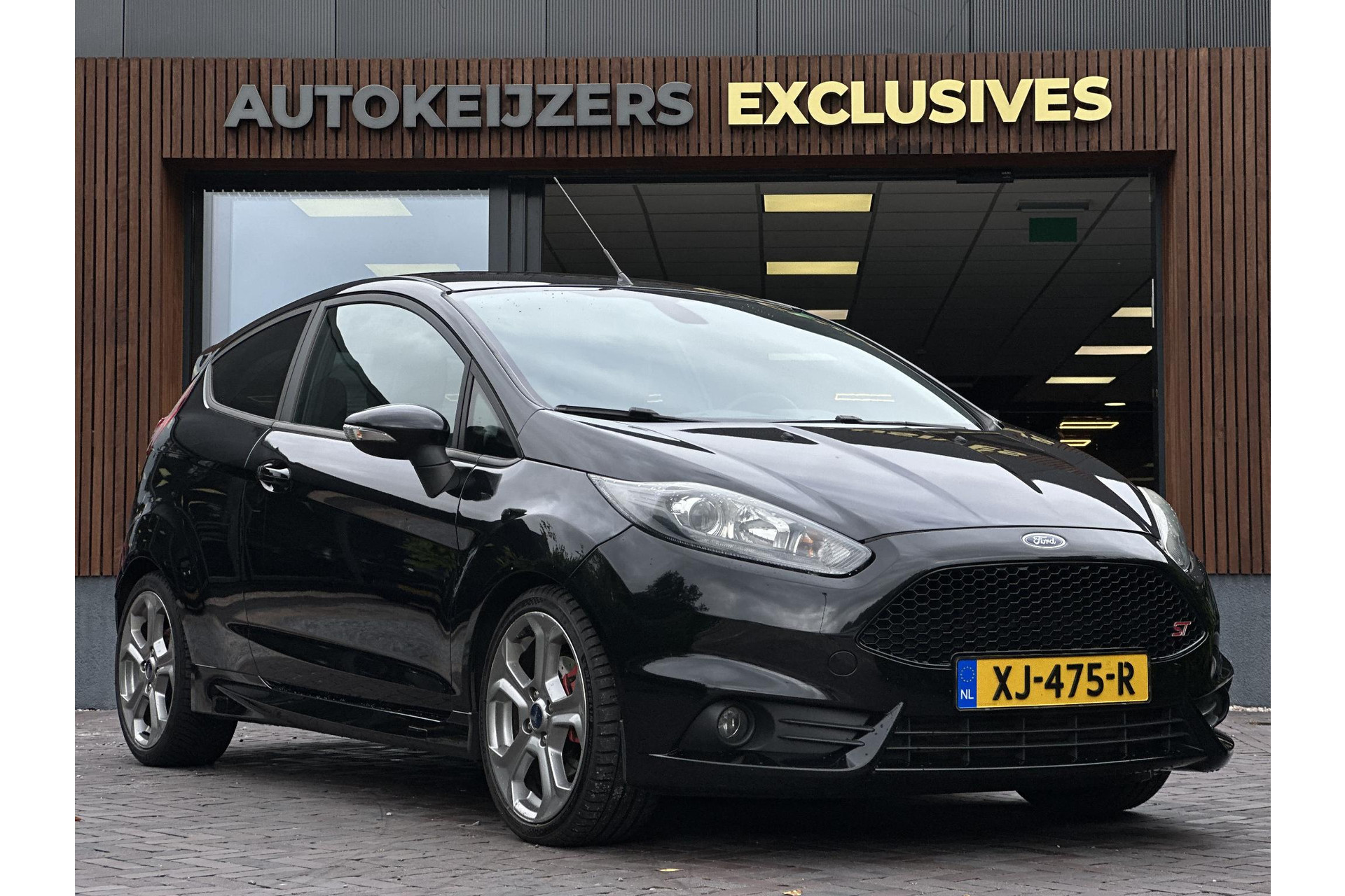 Ford Fiesta 1.6 ST2 2014 Panther Black C/c Med Solid (Pnjab) 1