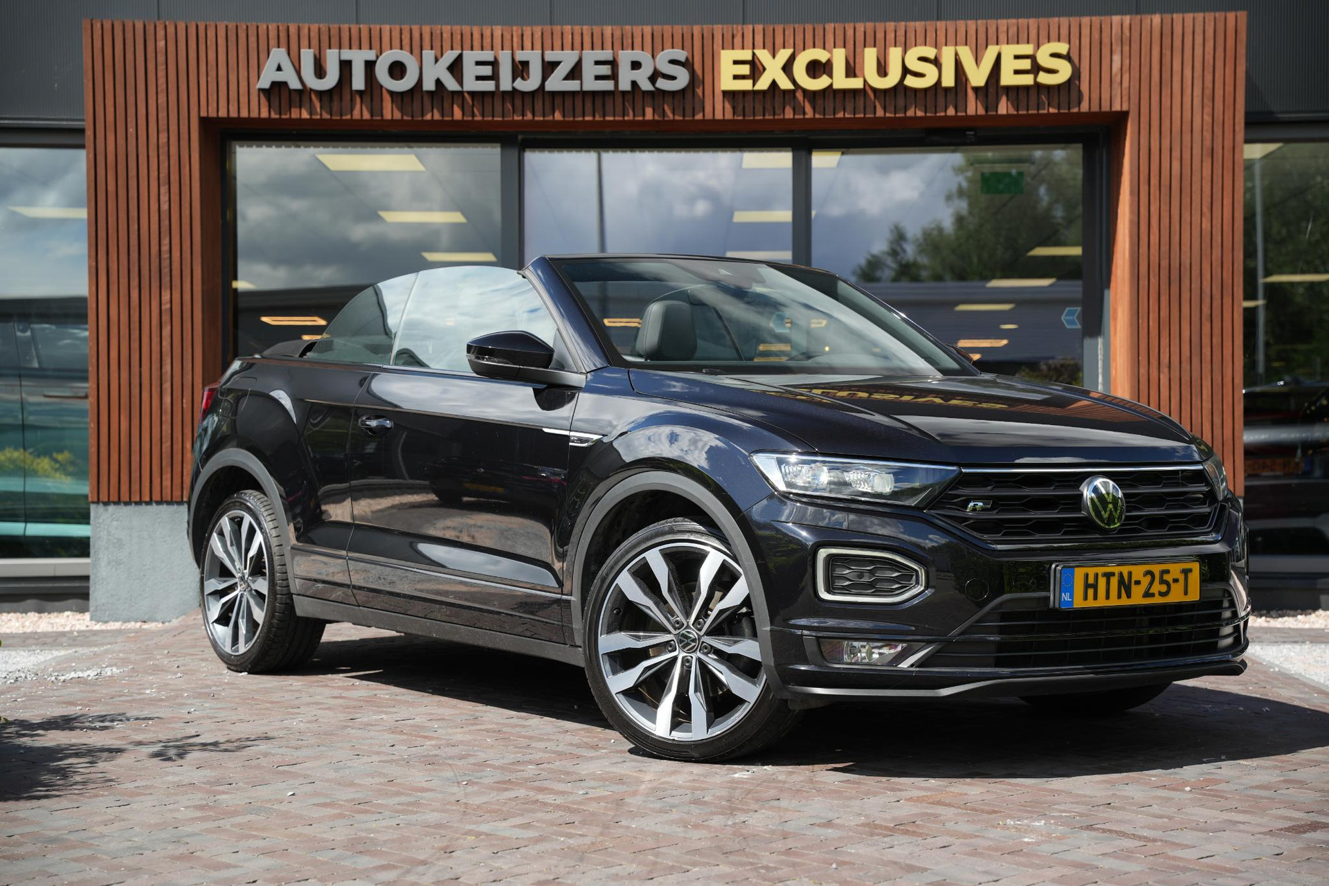 Volkswagen T-Roc Cabrio 1.5 TSI R-Line 2021 Deep black zwart 1