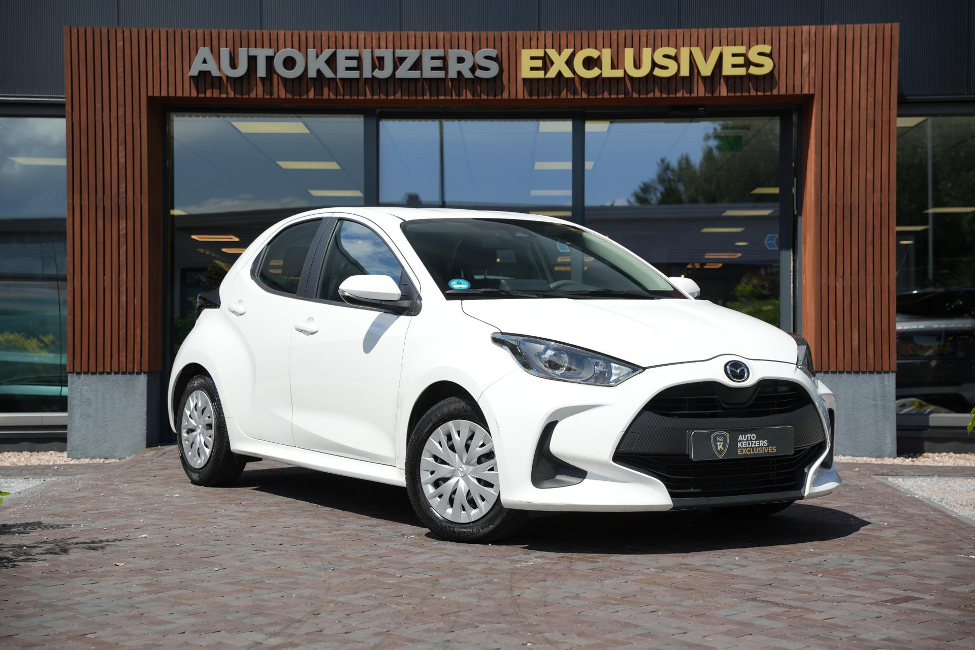 Mazda 2 Hybrid 1.5 Centre-line 2023 LUNAR WHITE (A8D) 1