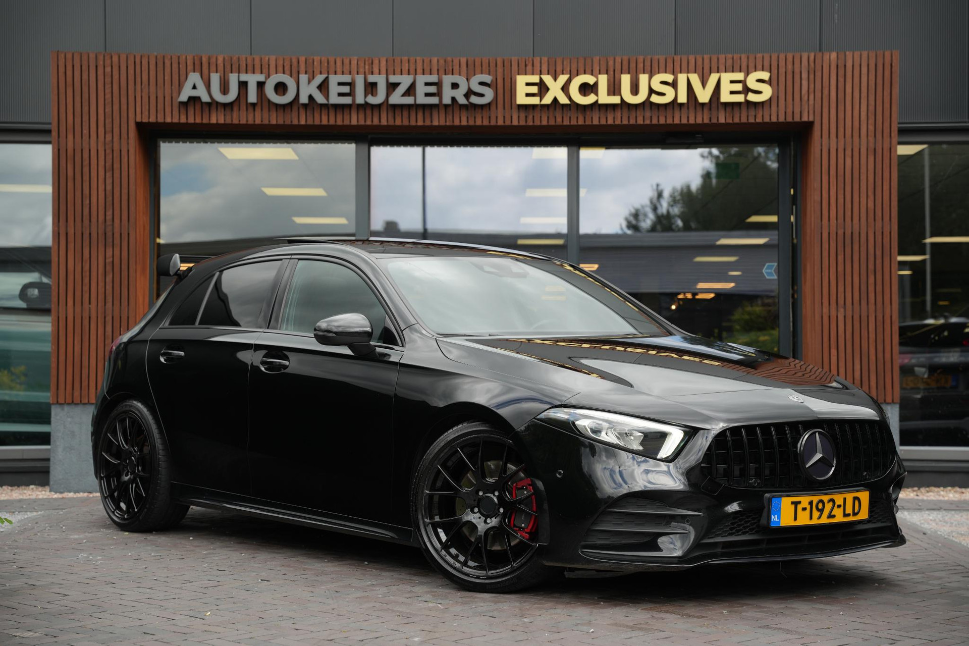 Mercedes-Benz A-Klasse 220 Premium Plus 2019  1