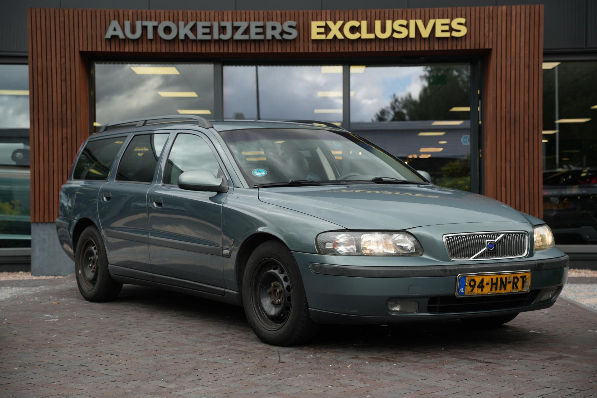 Volvo V70 2.4 Comfort Line 2001 GREYGOLD METALLIC (449) 1