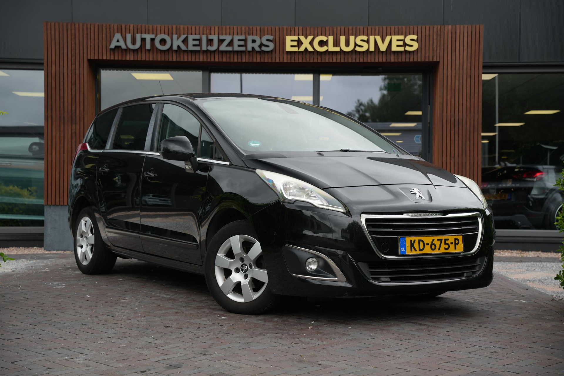Peugeot 5008 1.6 HDi Active 7p. 2014 BLACK PEARL PAINT (KTV) 1