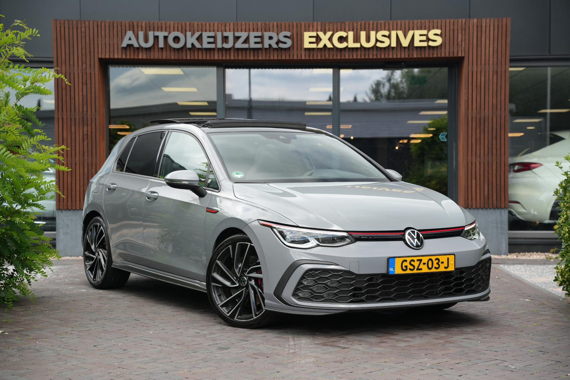 Volkswagen Golf 2.0 TSI GTI 2024 Moonstone grey 1