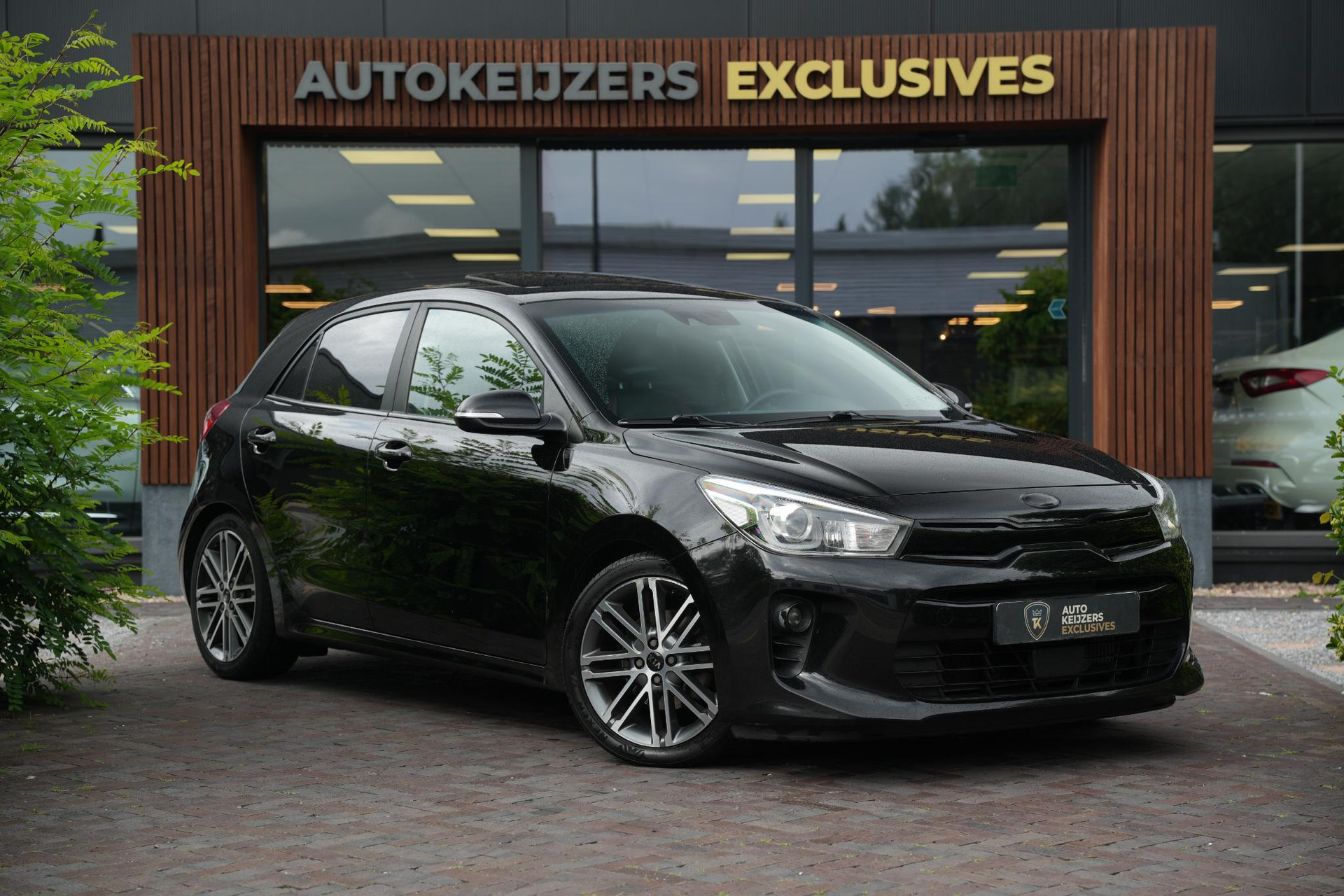 Kia Rio 1.0 TGDI Platinum 2017 Aurora Black Pearl (ABP) 1