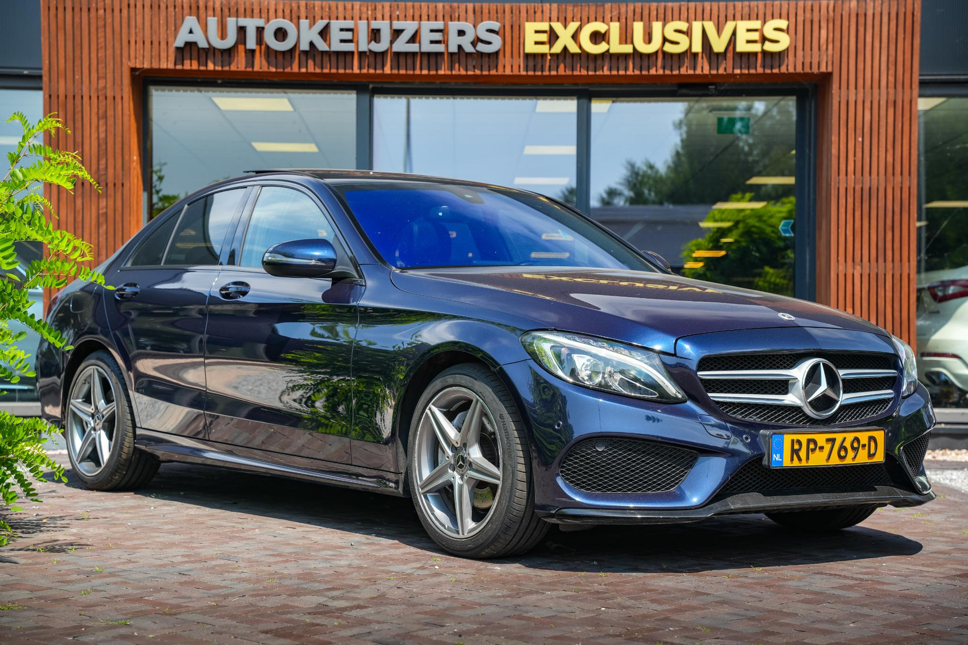 Mercedes-Benz C-Klasse 180 Business Solution AMG 2018 CAVANSITE BLUE METALLIC FINISH (890U) 1