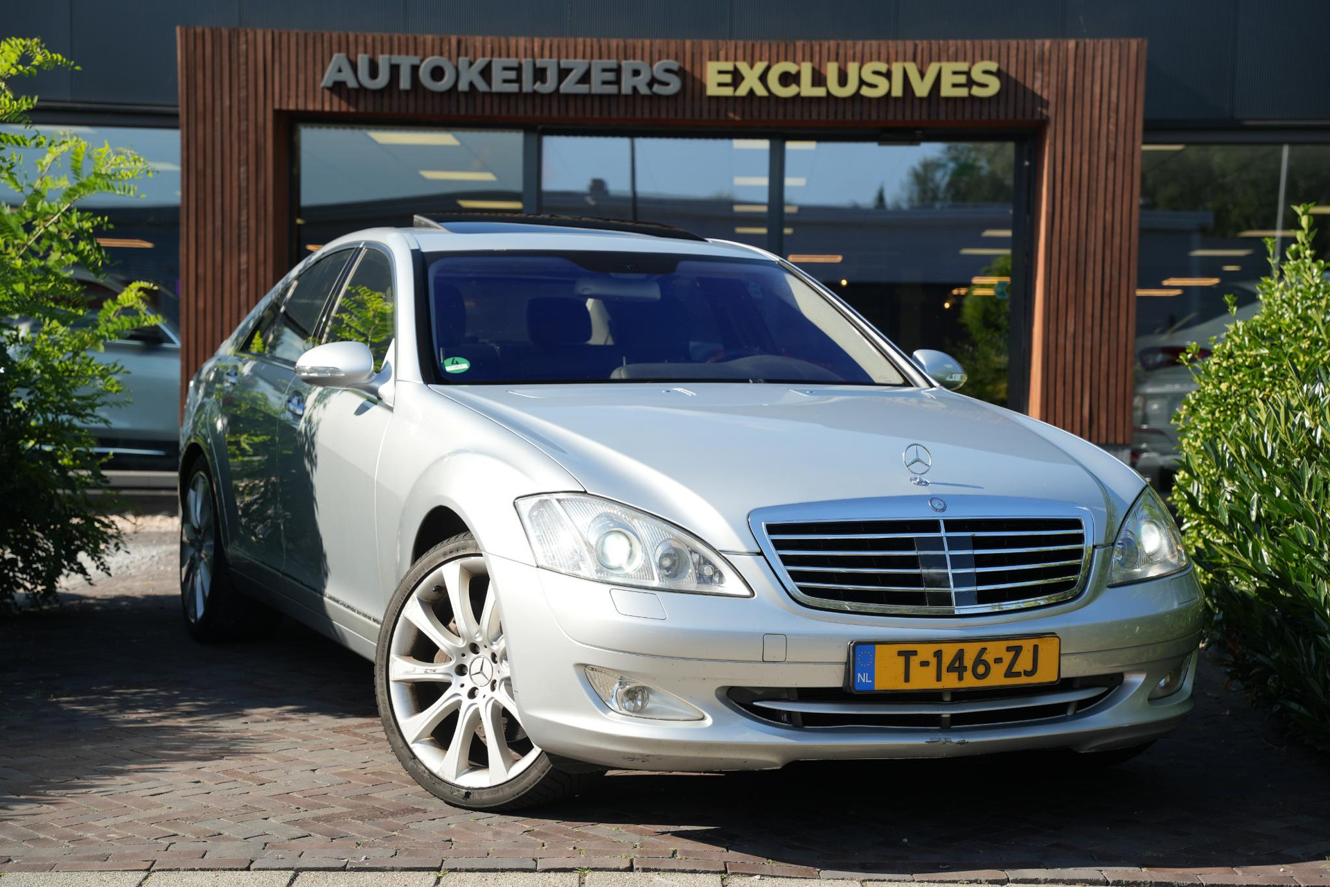 Mercedes-Benz S-Klasse 500 2005 IRIDIUM SILVER - METALLIC FINISH (775U) 1
