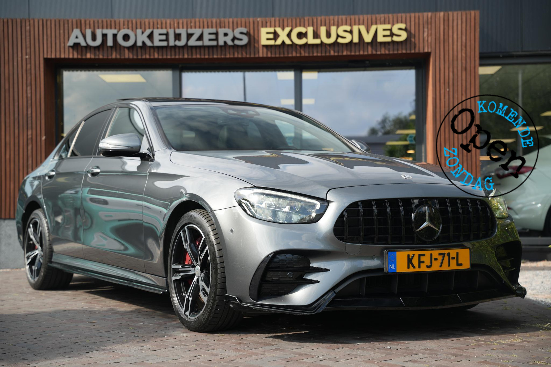 Mercedes-Benz E-Klasse 300 e AMG Line 2021 SELENITE GRAY - METALLIC FINISH (992U) 1