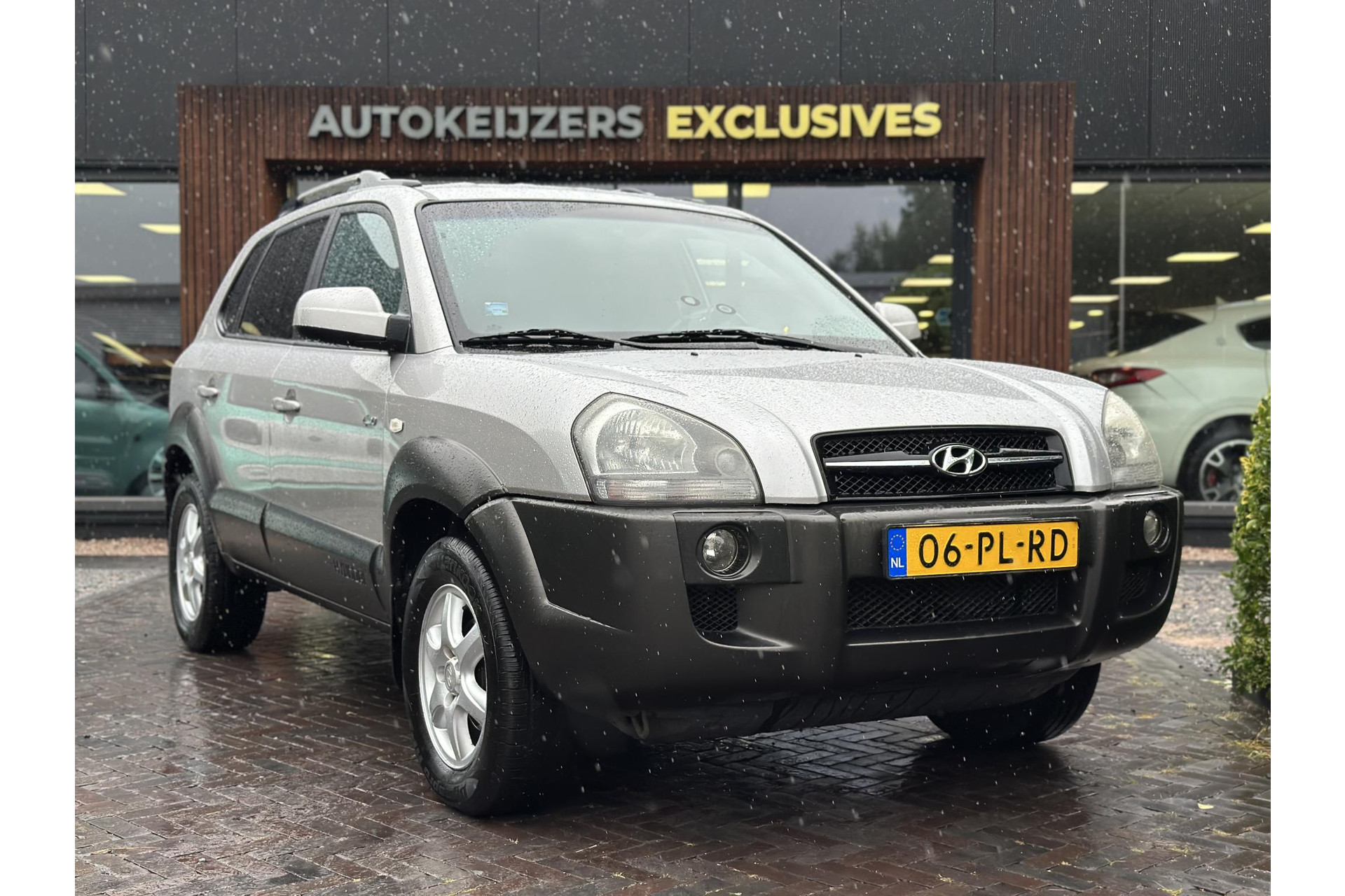 Hyundai Tucson 2.7i V6 4WD Style 2004 Warm Silver Metallic (YK) 1