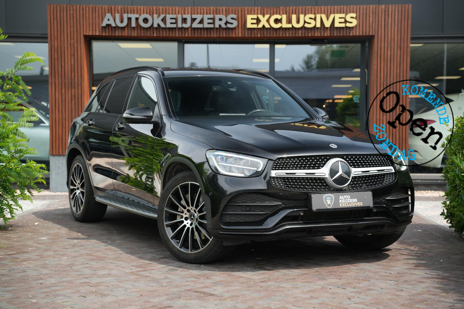 Mercedes-Benz GLC 200 4MATIC AMG Line 2021 Obsidian black - metallic finish (197U) 1