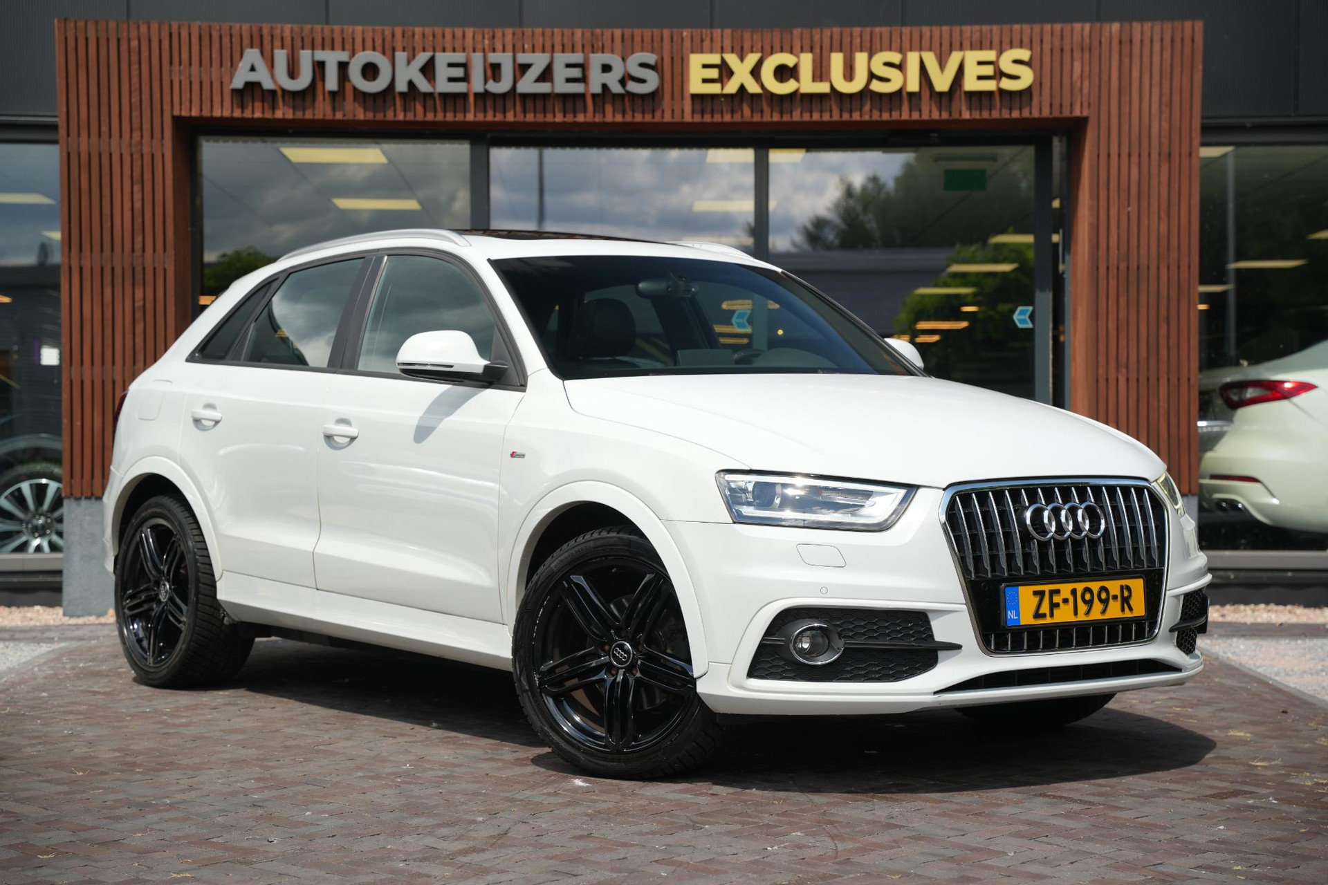 Audi Q3 2.0 TDI quattro S Edition 2013 Metallic glacier white (2Y) 1