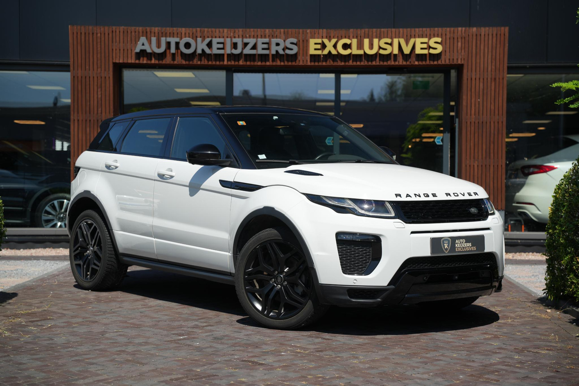 Land Rover Range Rover Evoque 2.0 Si4 HSE Dynamic 2016 Exterior Paint - Fuji White (1AA) 1