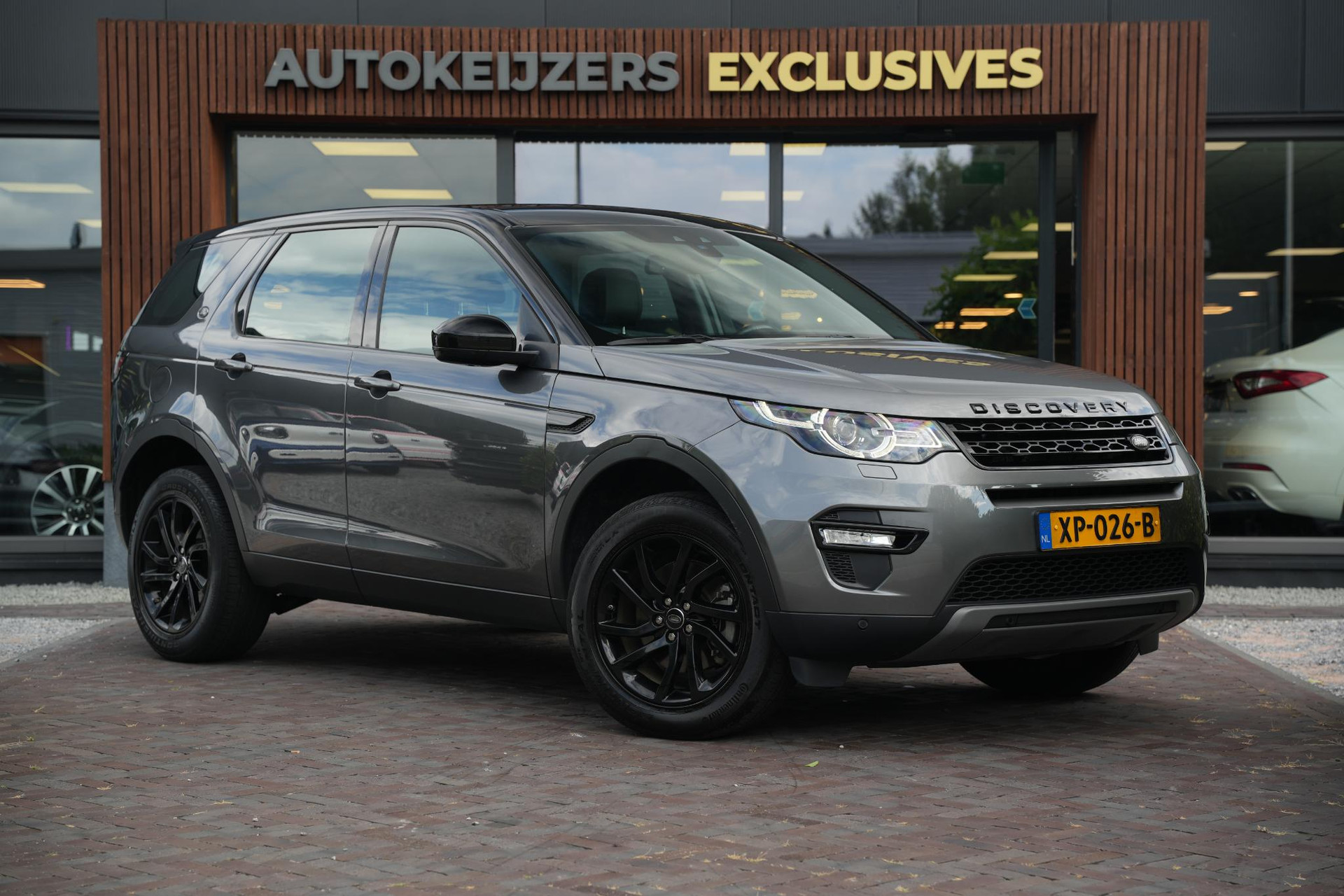 Land Rover Discovery Sport 2.0 Si4 SE 2019 Exterior Paint - Corris Grey (1AB) 1