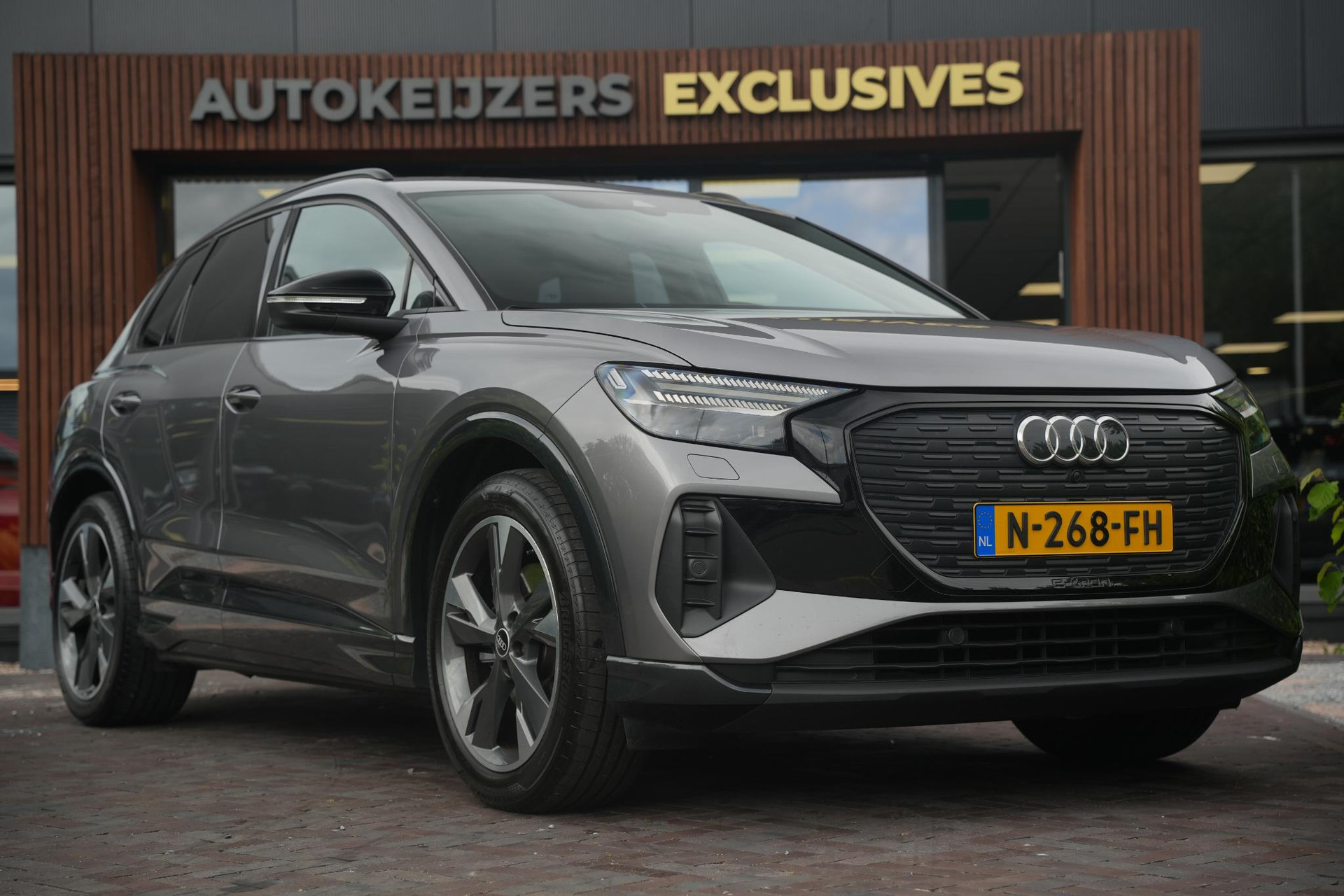 Audi Q4 e-tron 35 Launch edition Advanced 55 kWh 2021 Typhoongrijs metallic 1