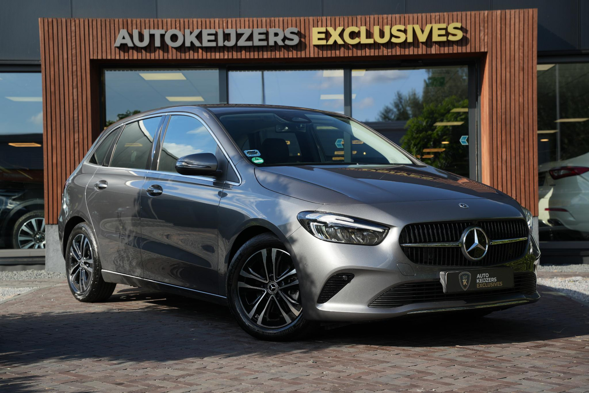 Mercedes-Benz B-Klasse 180 Progressive Line Advanced 2026 Mountain gray - metallic finish (787U) 1