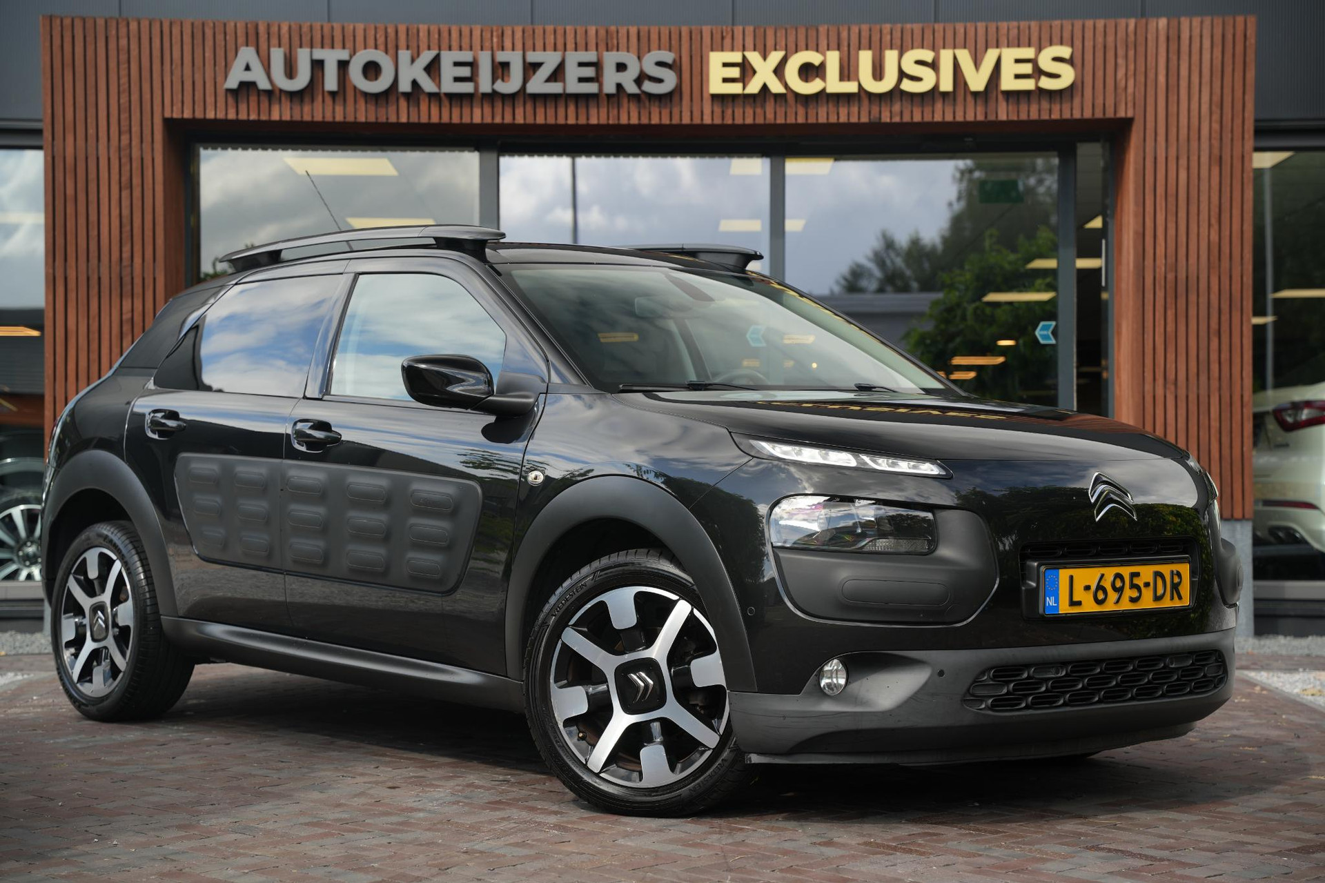 Citroën C4 Cactus 1.2 PureTech Business Plus 2016 PAINT OBSIDIAN BLACK (EXL) 1