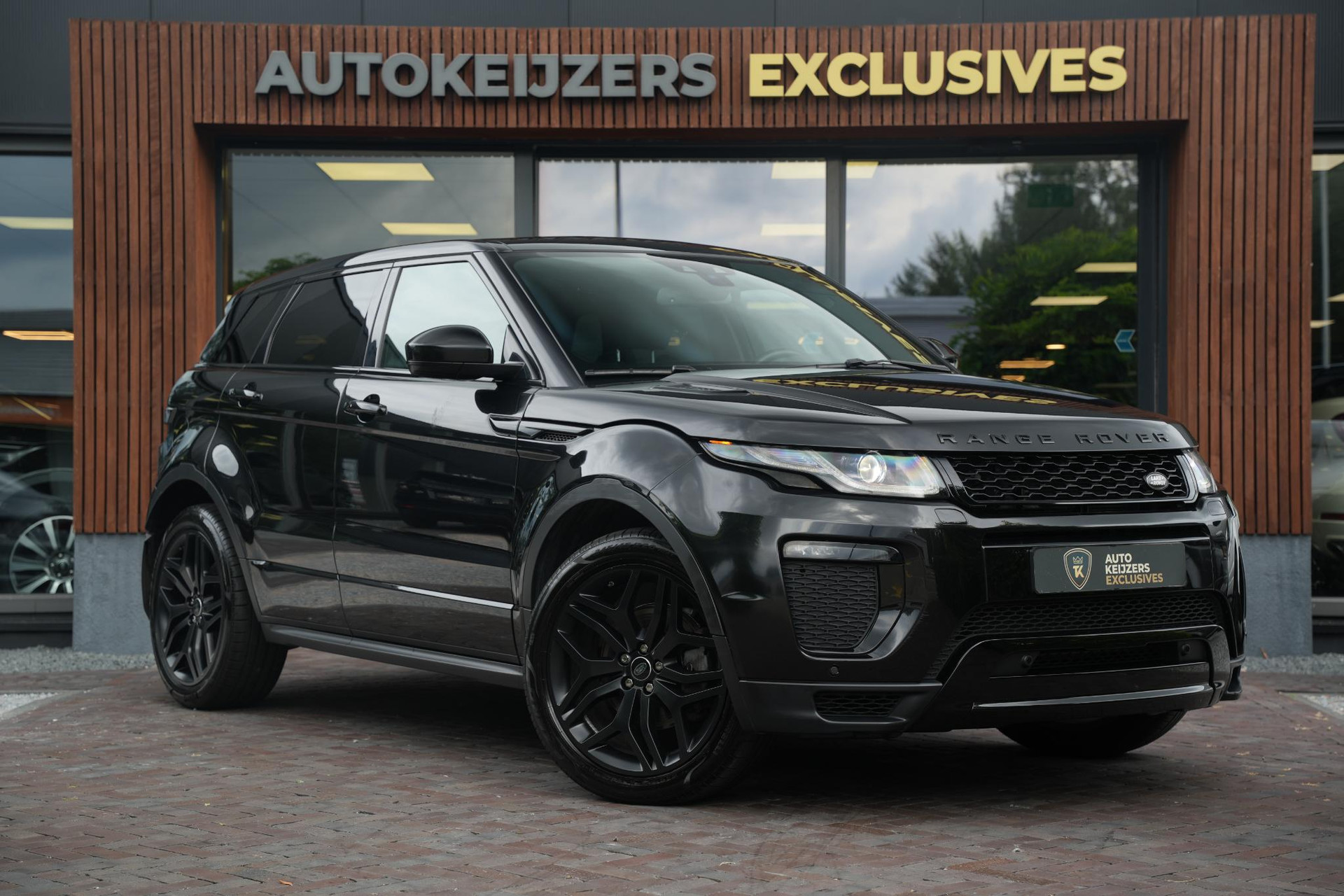 Land Rover Range Rover Evoque 2.0 Si4 HSE Dynamic 2016 Exterior Paint - Santorini Black (1AG) 1