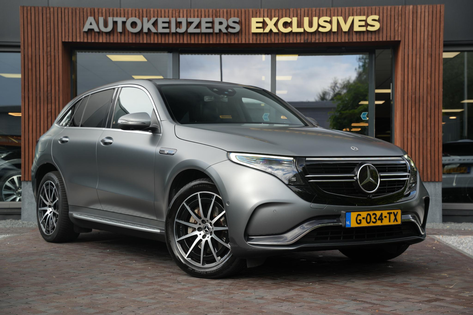 Mercedes-Benz EQC 400 4MATIC Premium Plus 80 kWh 2019 MANUFAKTUR selenite gray - Magno paintwork (297U) 1