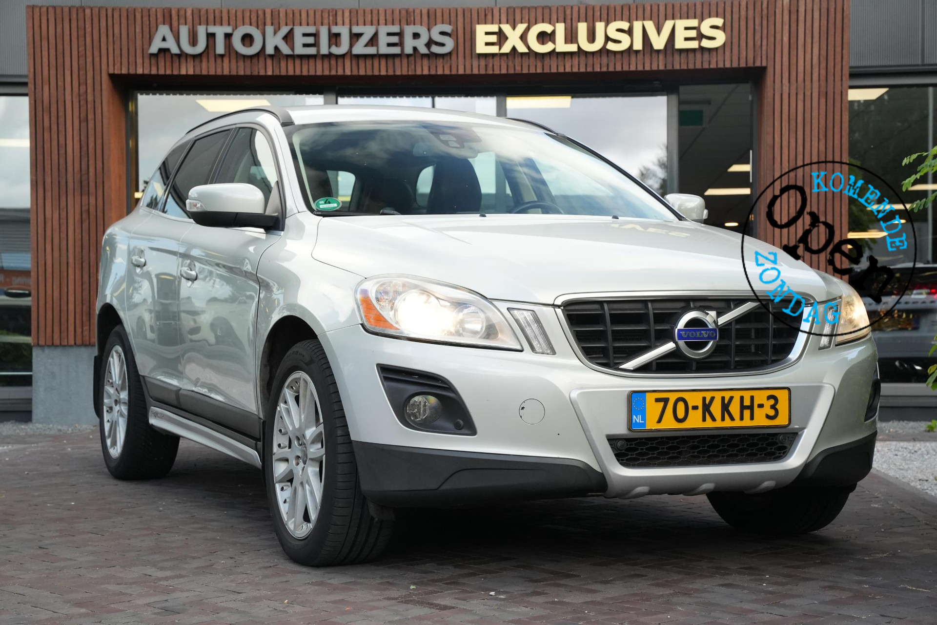 Volvo XC60 2.4D Momentum 2010 COSMIC WHITE (481) 1