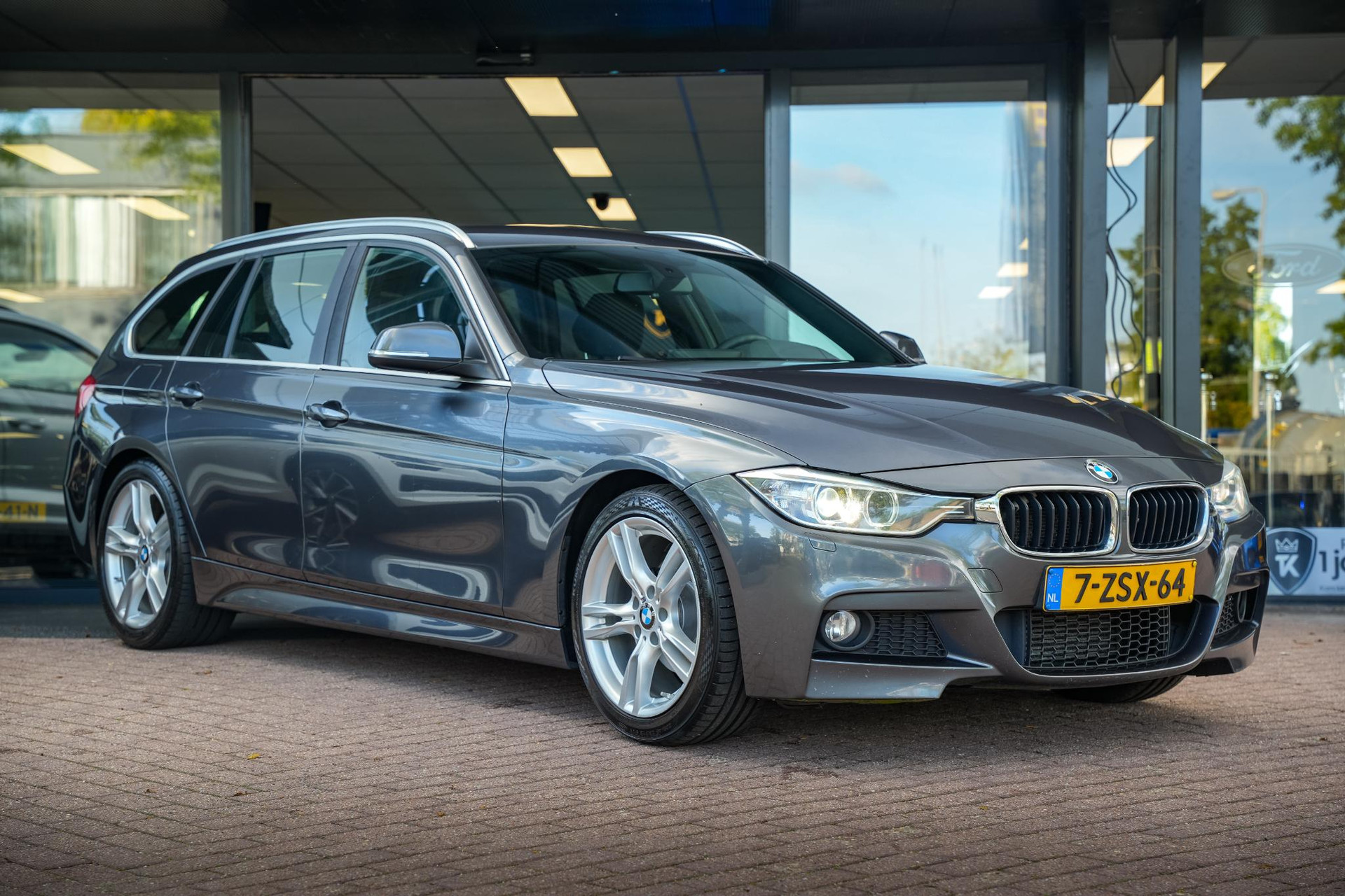 BMW 3 Serie Touring 320i Executive 2015 Mineralgrau metallic 1