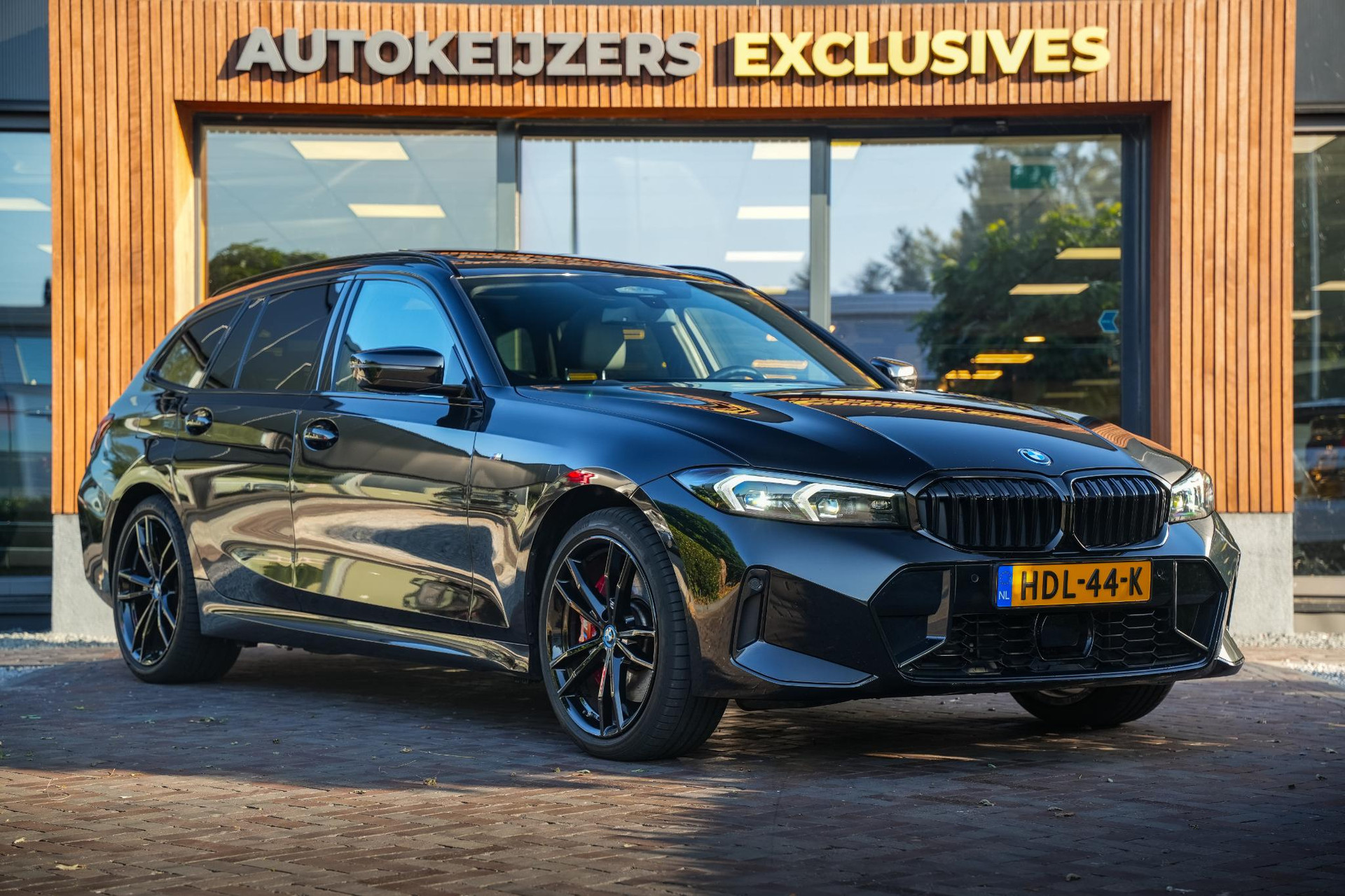 BMW 3 Serie Touring 330e xDrive 2023  1
