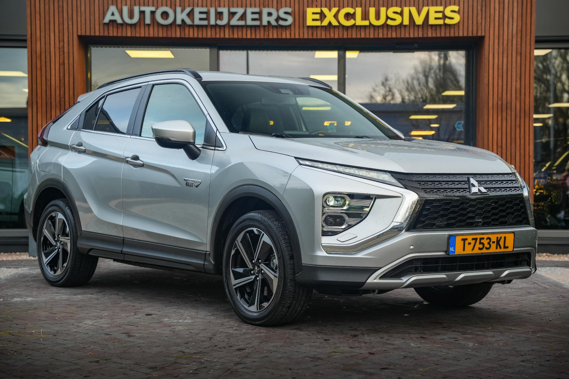 Mitsubishi Eclipse Cross 2.4 PHEV Intense+ 2023 Sterling silver m 1