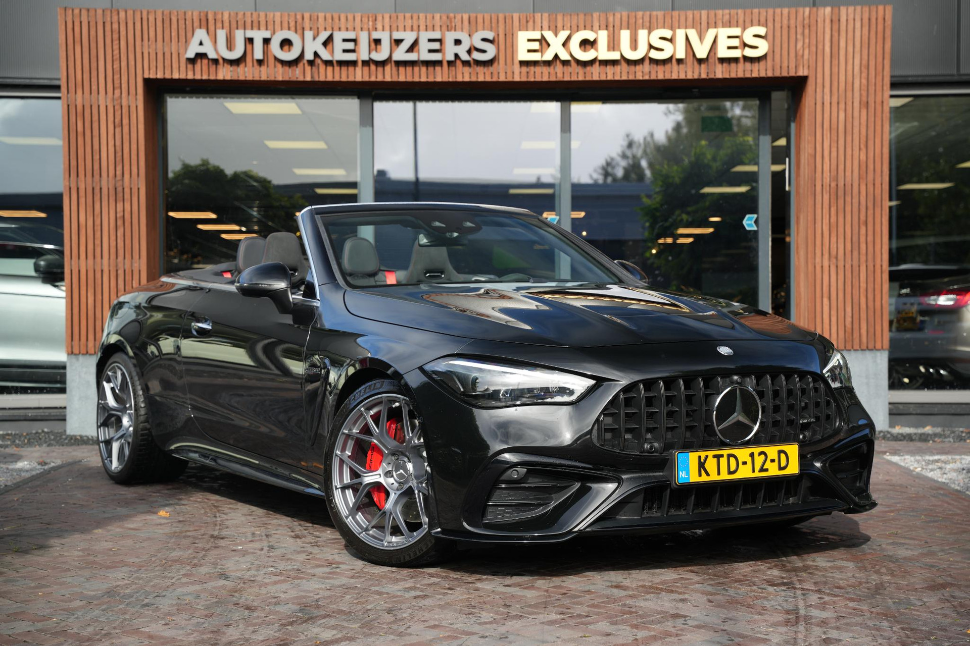 Mercedes-Benz CLE Cabriolet AMG 53 4MATIC+ 2025 Obsidian black - metallic finish (197U) 1