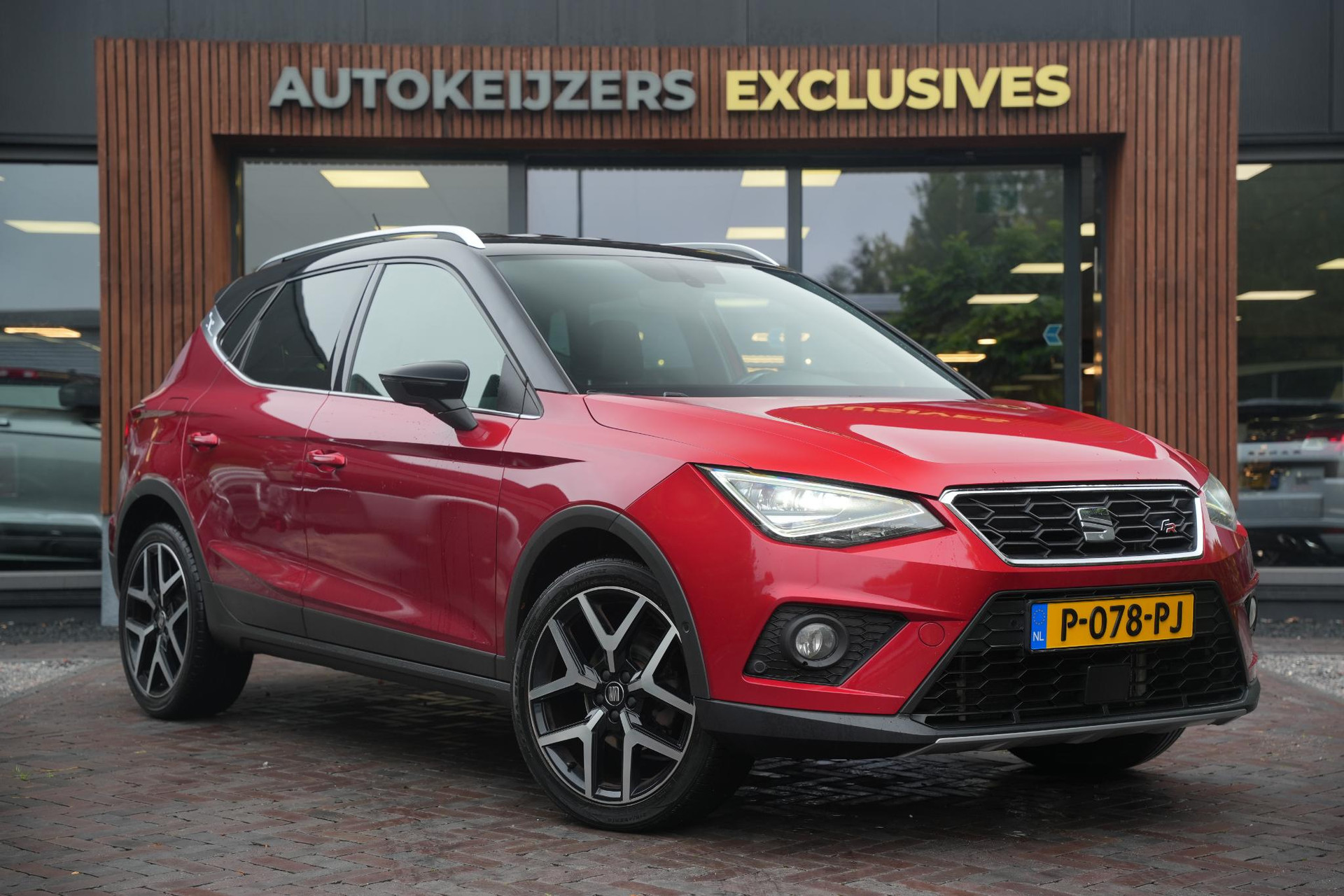 SEAT Arona 1.0 TSI Xcellence Business Intense 2019 Desire red met zwart dak 1