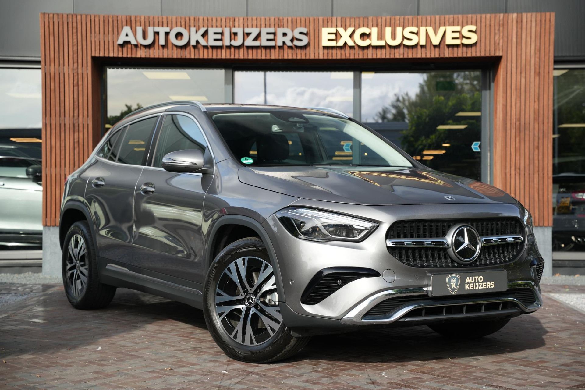 Mercedes-Benz GLA 180 Business Solution Luxury 2026 Mountain gray - metallic finish (787U) 1