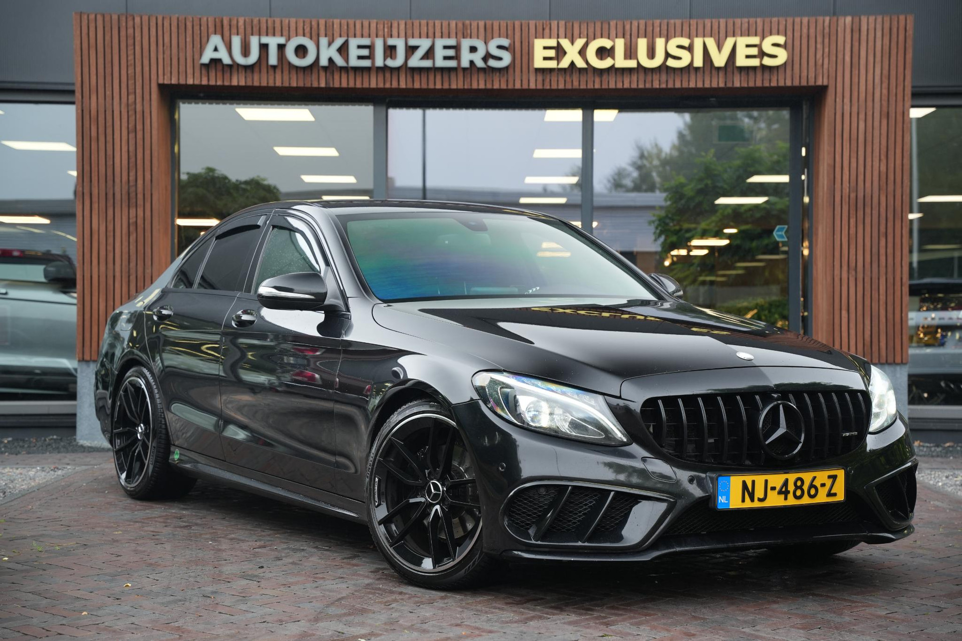 Mercedes-Benz C-Klasse 180 AMG Sport Edition 2017 OBSIDIAN BLACK (197U) 1