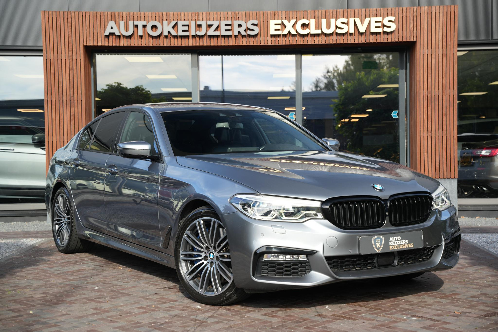 BMW 5 Serie 540i xDrive High Executive 2017 Blue-stone metallic (C2Y) 1