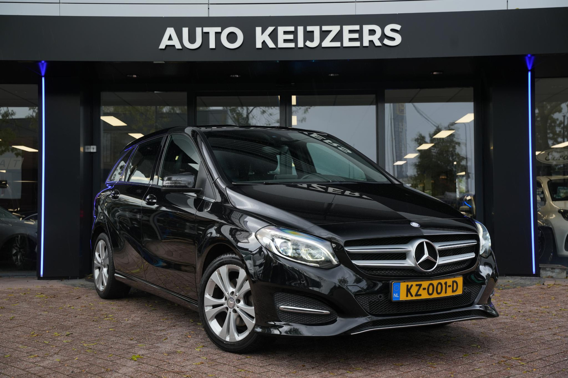 Mercedes-Benz B-Klasse 200 Ambition 2016 KOSMOSBLACK - MET. (191U) 1