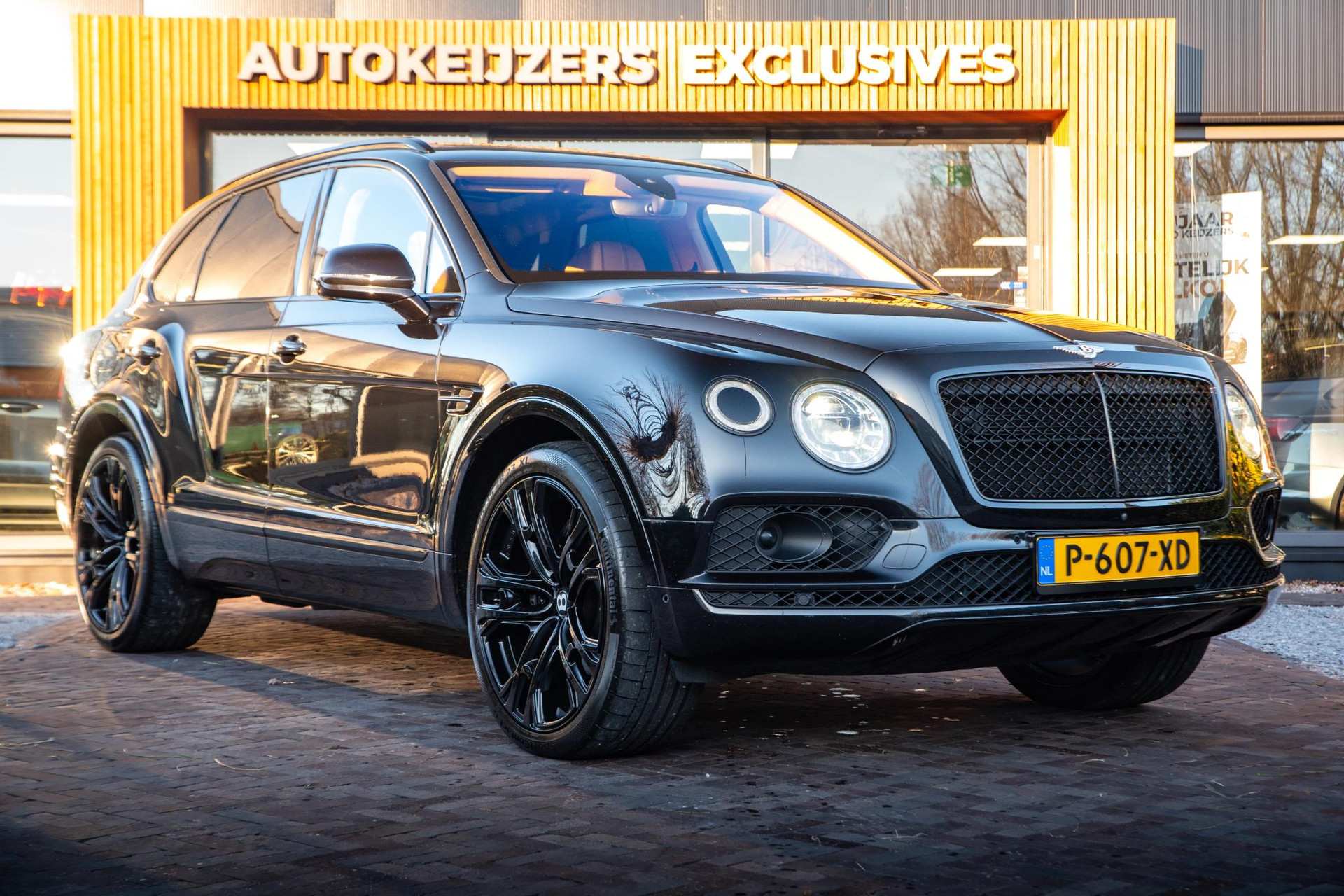 Bentley Bentayga 6.0 W12 black on black 2016  1