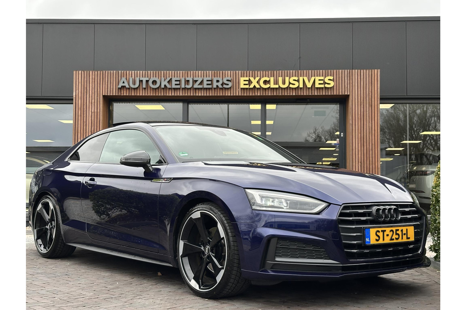 Audi A5 Coupé 1.4 TFSI Sport S Line Edition 2018 Speciale kleur blauw 1